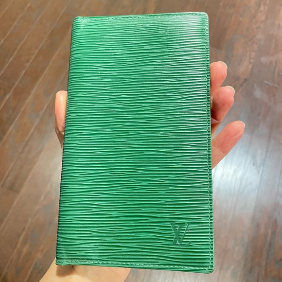 Authentic Louis Vuitton bifold wallet - Picture 2 of 13